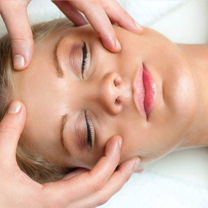 HYDRA FACIAL S TEHNOLOGIJO JET PEEL HYDRA FACIAL S TEHNOLOGIJO JET PEEL